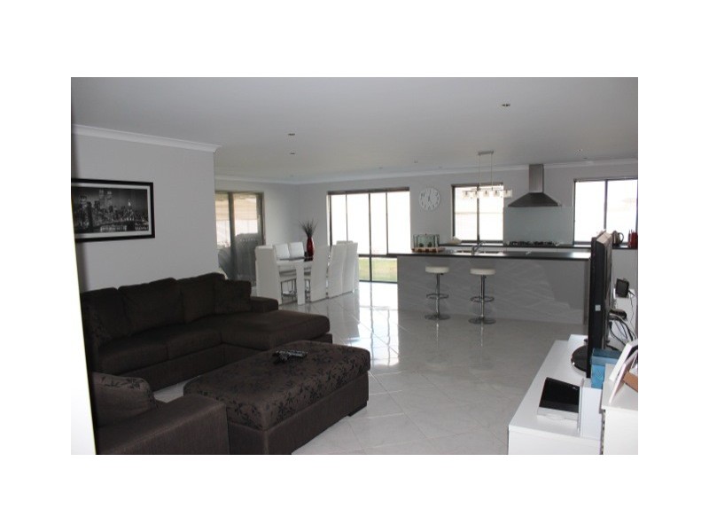 13 Colonen Street, Wandina WA 6530