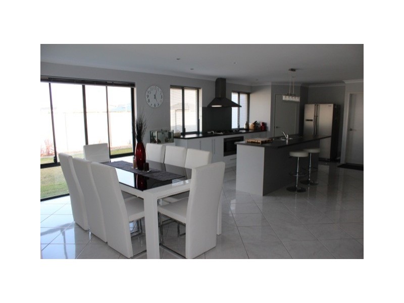 13 Colonen Street, Wandina WA 6530