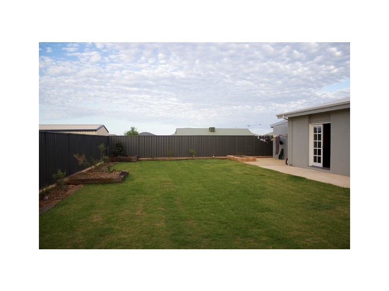 23 Andrew Lane, Waggrakine WA 6530