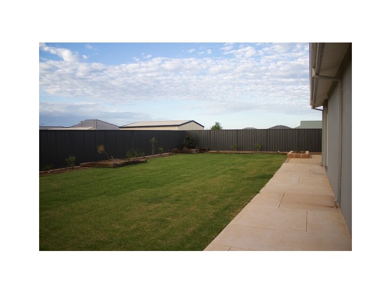 23 Andrew Lane, Waggrakine WA 6530