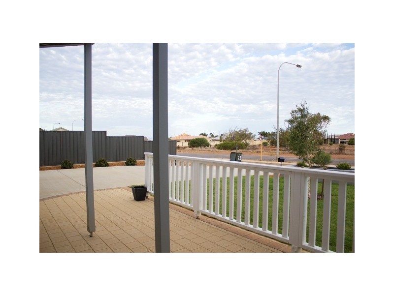 23 Andrew Lane, Waggrakine WA 6530