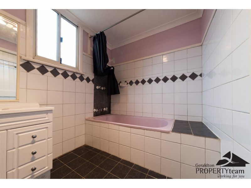 14 Reilly Road, Wonthella WA 6530