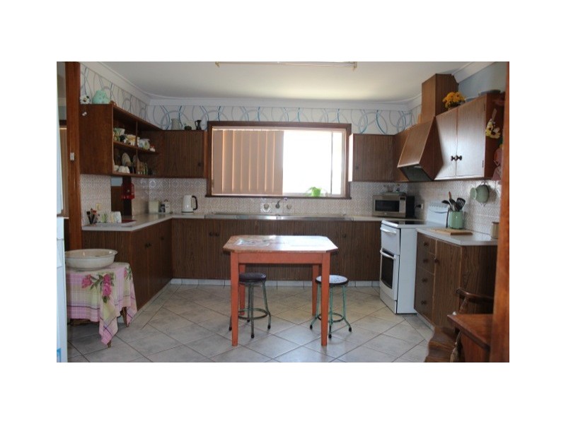 2 Conway Street, Beachlands WA 6530