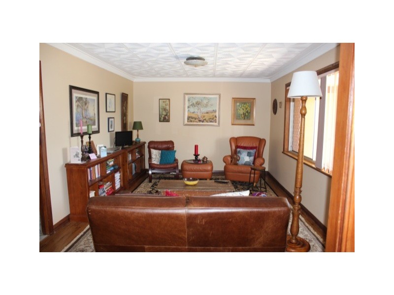 2 Conway Street, Beachlands WA 6530