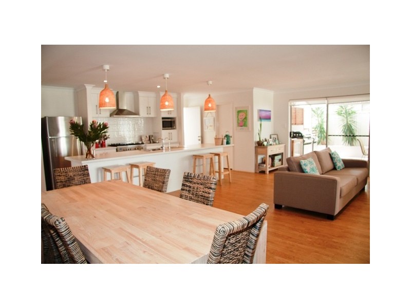 8 Topsail Street, Drummond Cove WA 6532