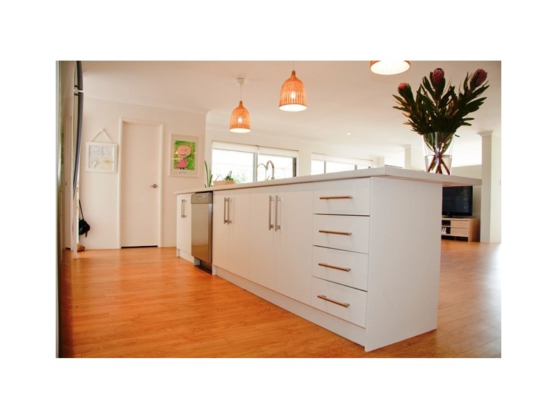 8 Topsail Street, Drummond Cove WA 6532