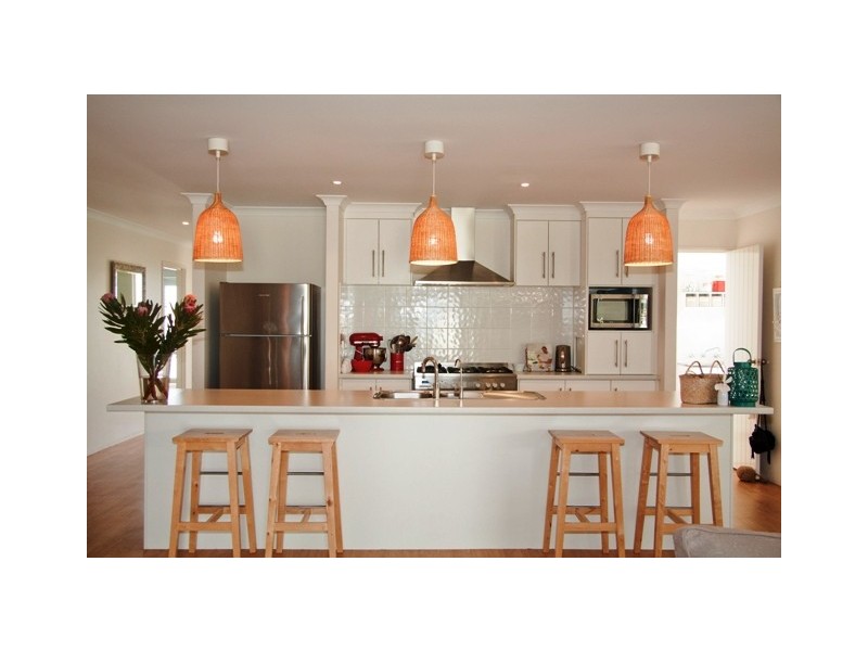 8 Topsail Street, Drummond Cove WA 6532