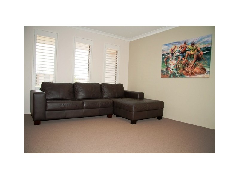 8 Topsail Street, Drummond Cove WA 6532