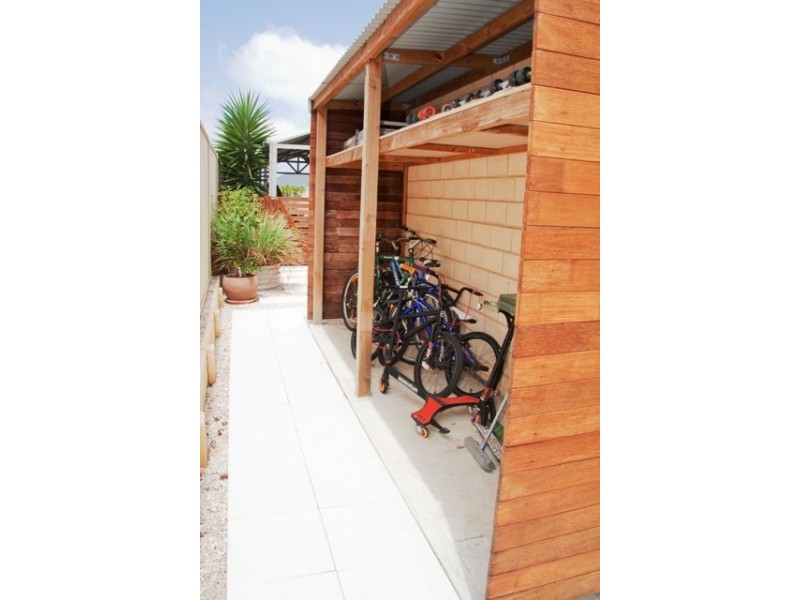 8 Topsail Street, Drummond Cove WA 6532