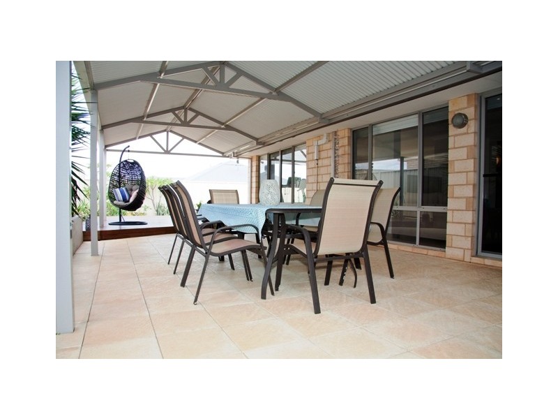 8 Topsail Street, Drummond Cove WA 6532