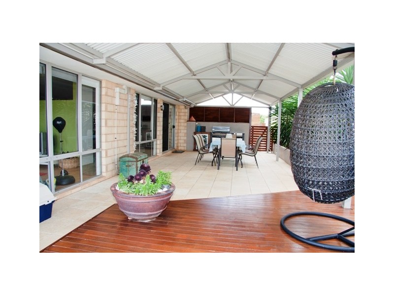 8 Topsail Street, Drummond Cove WA 6532