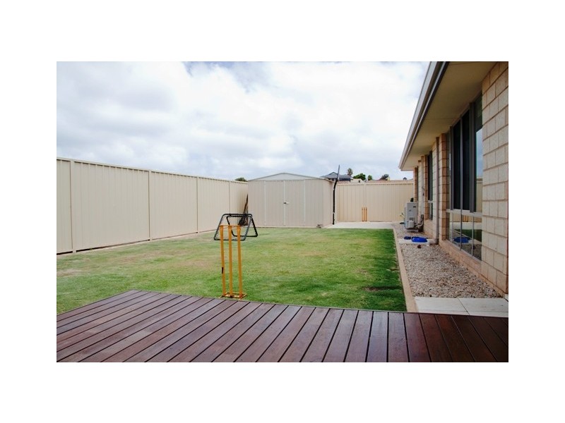 8 Topsail Street, Drummond Cove WA 6532