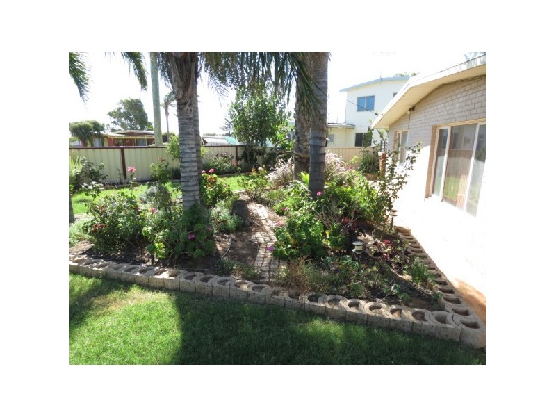 2 Jade Place, Rangeway WA 6530