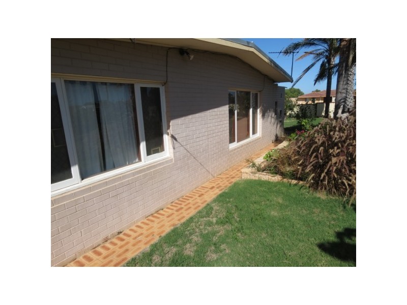 2 Jade Place, Rangeway WA 6530