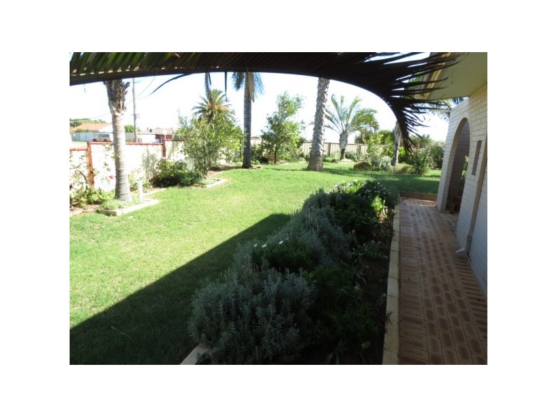 2 Jade Place, Rangeway WA 6530
