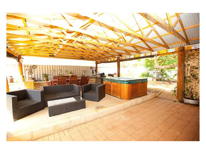 736 Chapman Rd, Glenfield WA 6532