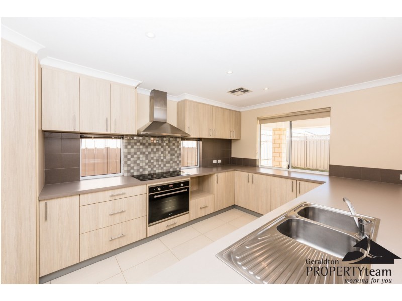 9 Shamrock Street, Wandina WA 6530