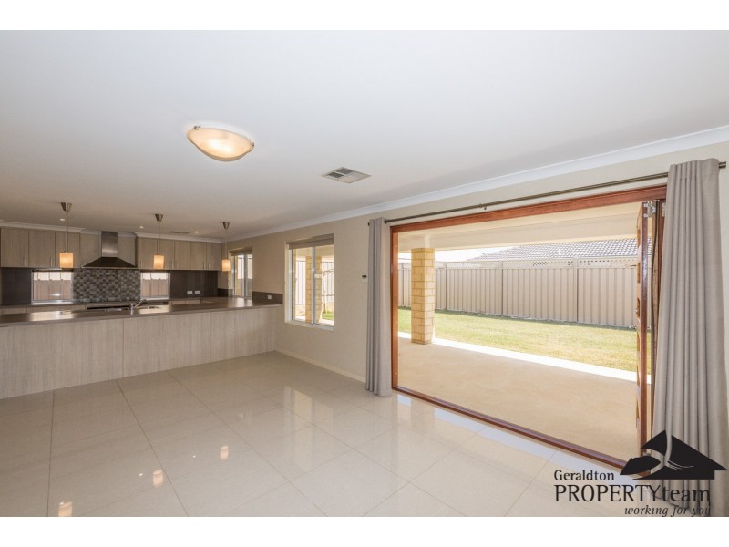 9 Shamrock Street, Wandina WA 6530