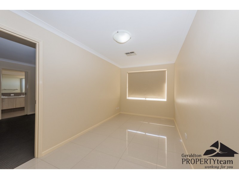 9 Shamrock Street, Wandina WA 6530