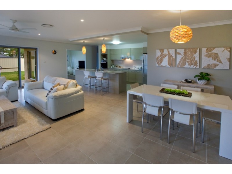 16 Lugger Outlook, Glenfield WA 6532