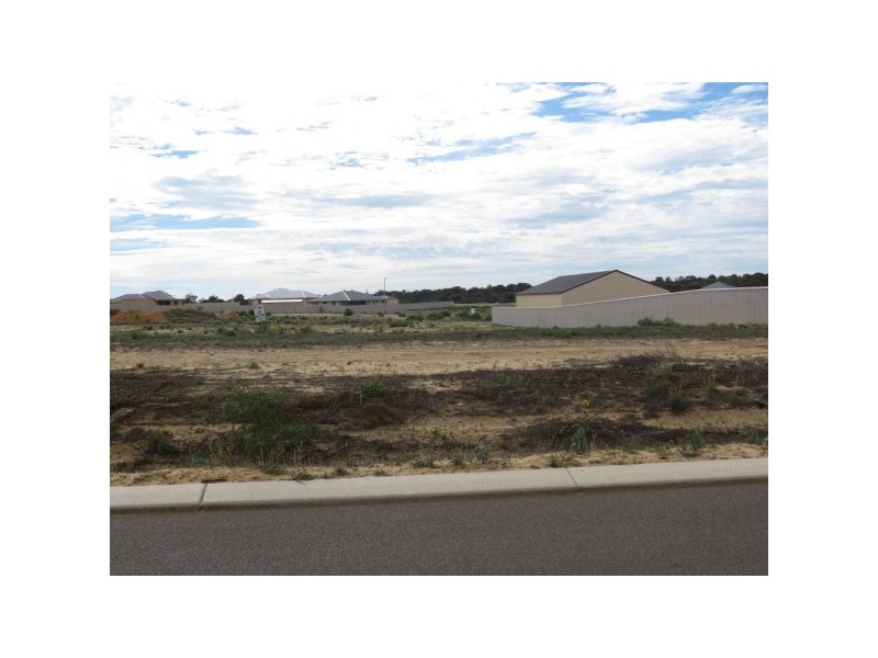 27 Strathalbyn Road, Strathalbyn WA 6530