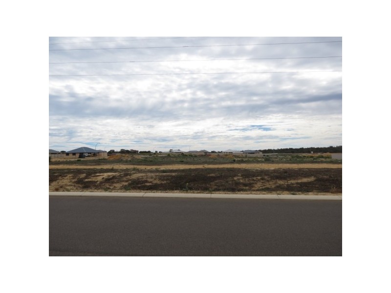 27 Strathalbyn Road, Strathalbyn WA 6530