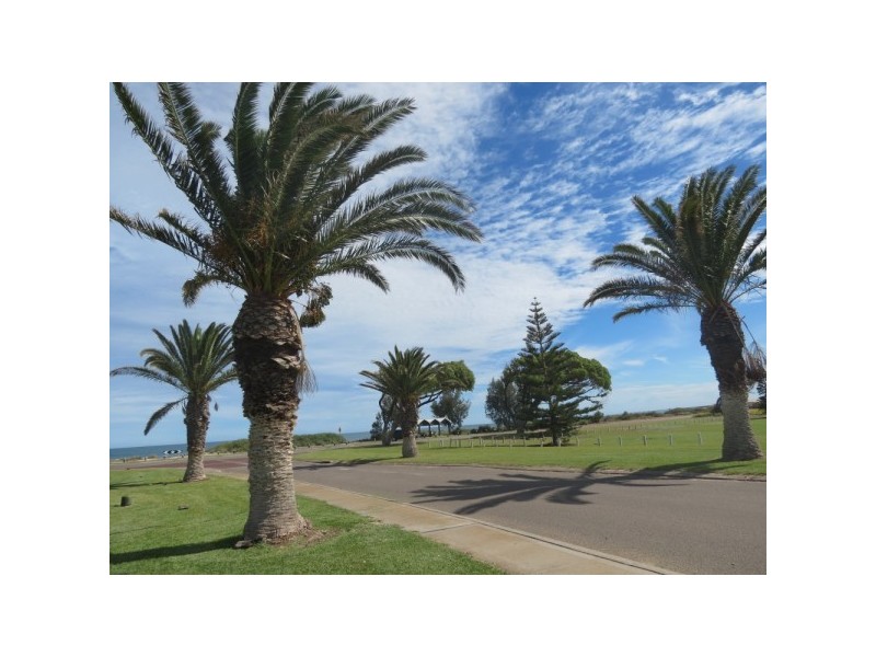 9 Reef Boulevard, Drummond Cove WA 6532