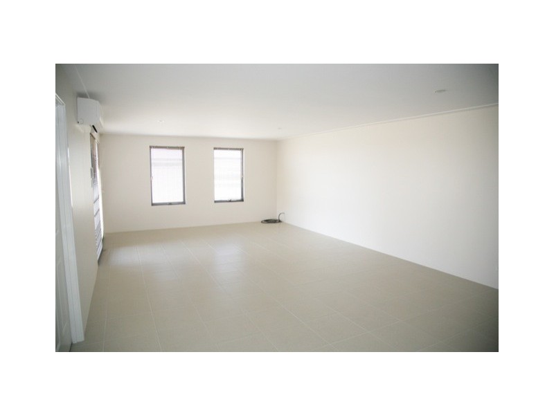 52 Derna Parade, Wandina WA 6530