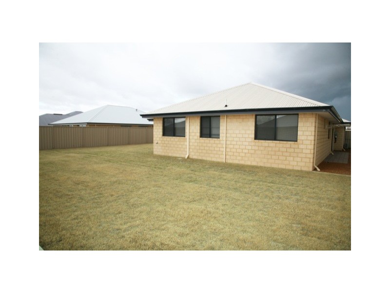 52 Derna Parade, Wandina WA 6530