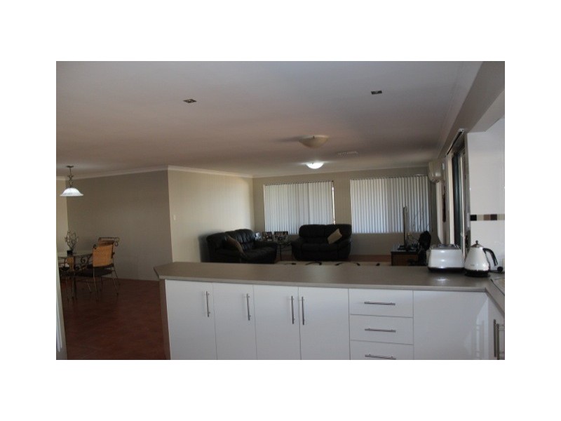 18 Waterfront Circle, Drummond Cove WA 6532