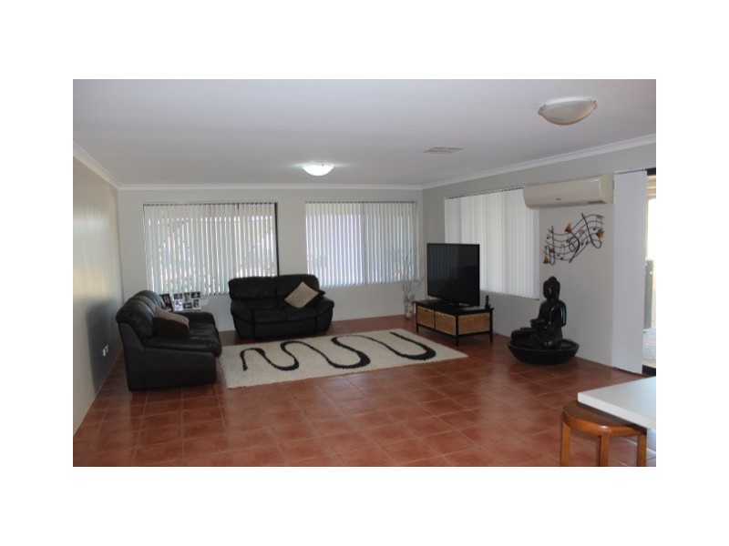 18 Waterfront Circle, Drummond Cove WA 6532