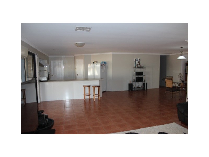 18 Waterfront Circle, Drummond Cove WA 6532