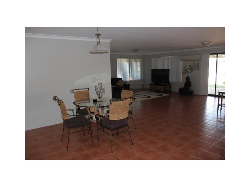 18 Waterfront Circle, Drummond Cove WA 6532