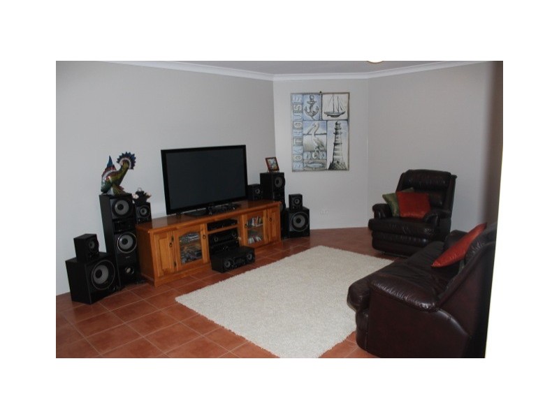 18 Waterfront Circle, Drummond Cove WA 6532