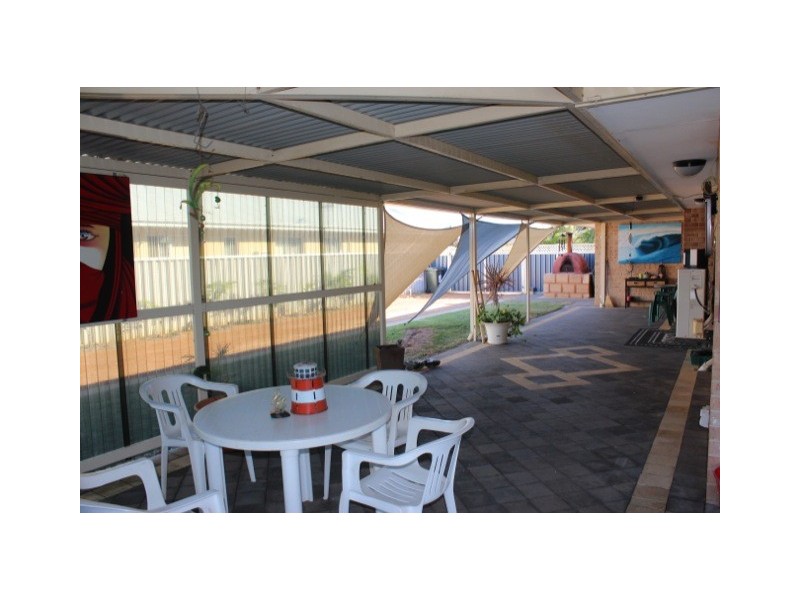 18 Waterfront Circle, Drummond Cove WA 6532