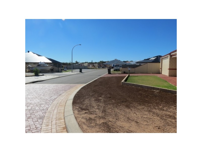 26 Reef Boulevard, Drummond Cove WA 6532