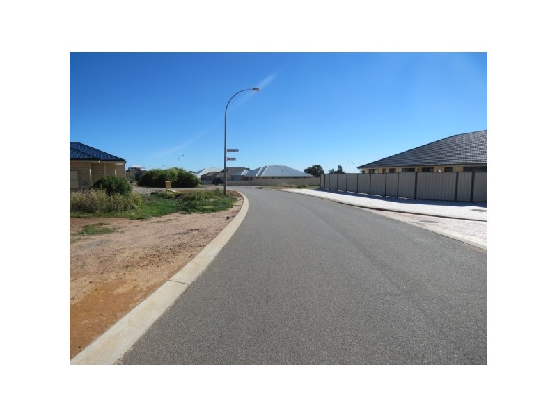 26 Reef Boulevard, Drummond Cove WA 6532