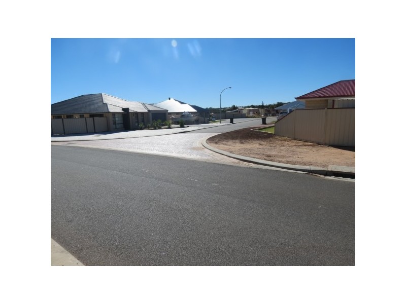 26 Reef Boulevard, Drummond Cove WA 6532