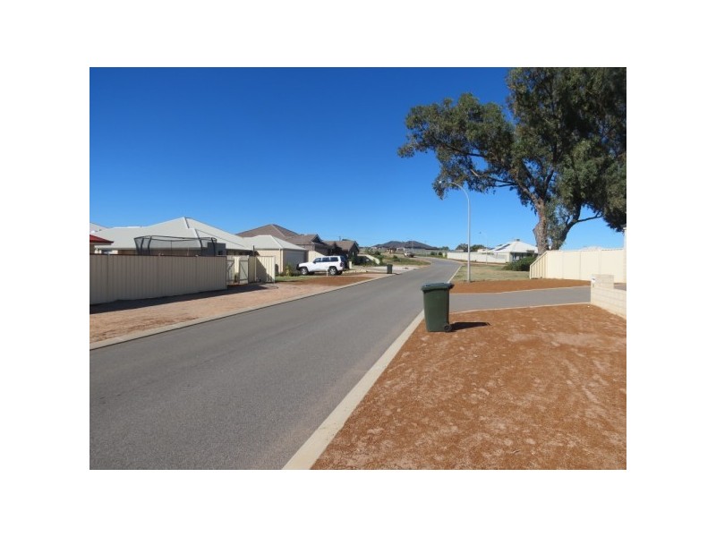 26 Reef Boulevard, Drummond Cove WA 6532