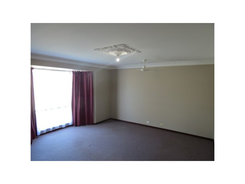 223 First Street, Wonthella WA 6530