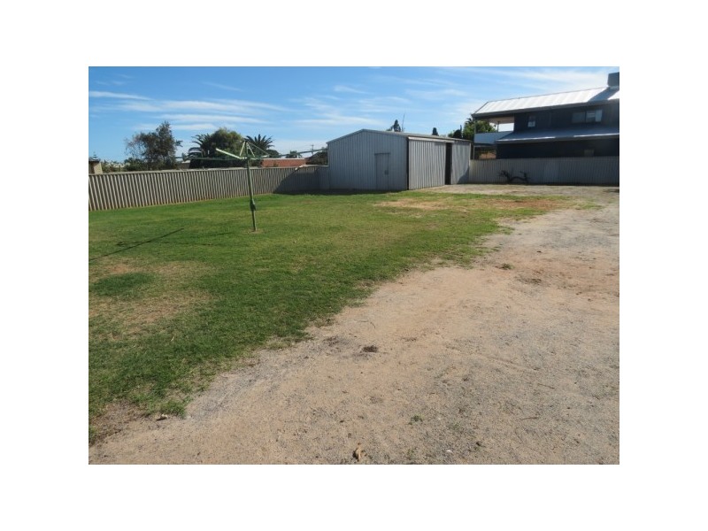 223 First Street, Wonthella WA 6530