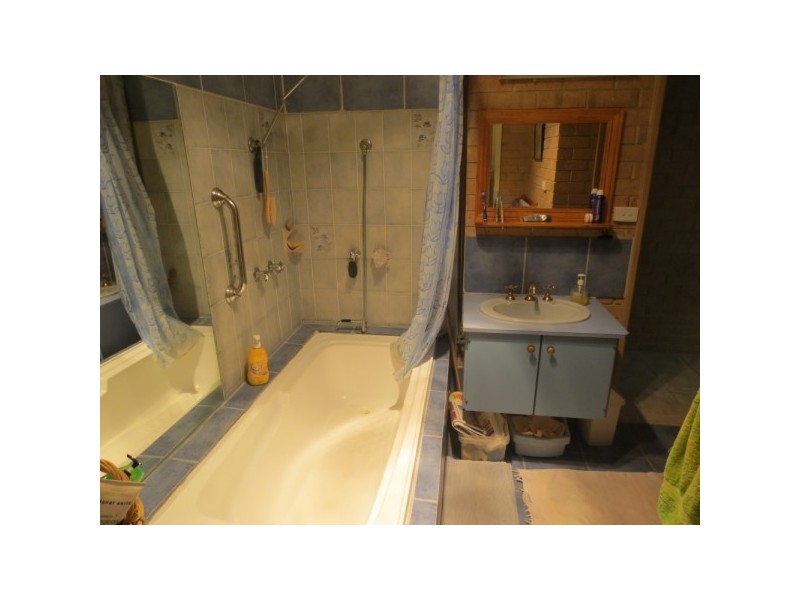 196 Chapman Valley Road, Waggrakine WA 6530