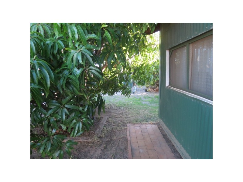 196 Chapman Valley Road, Waggrakine WA 6530