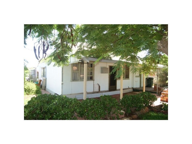 231 First Street, Wonthella WA 6530