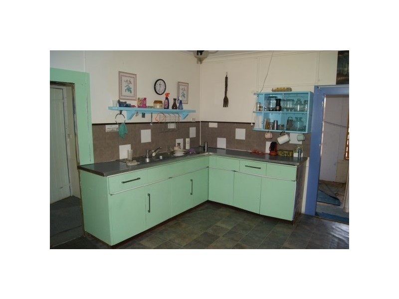 231 First Street, Wonthella WA 6530