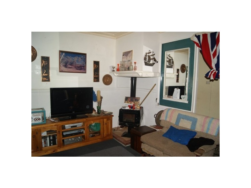 231 First Street, Wonthella WA 6530