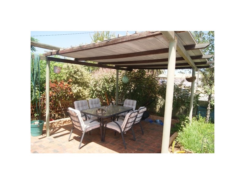 231 First Street, Wonthella WA 6530