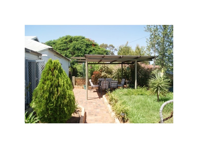 231 First Street, Wonthella WA 6530