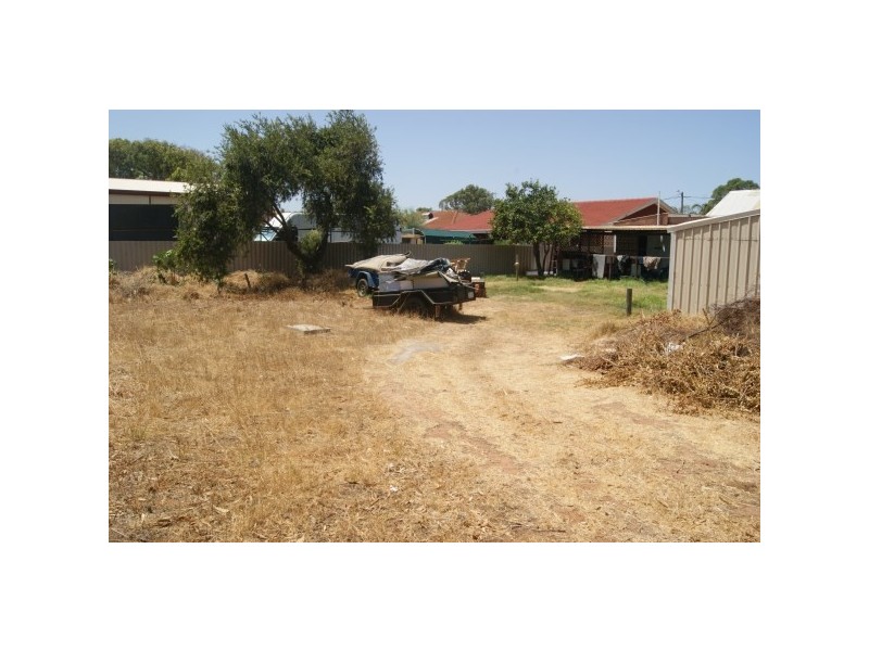 231 First Street, Wonthella WA 6530