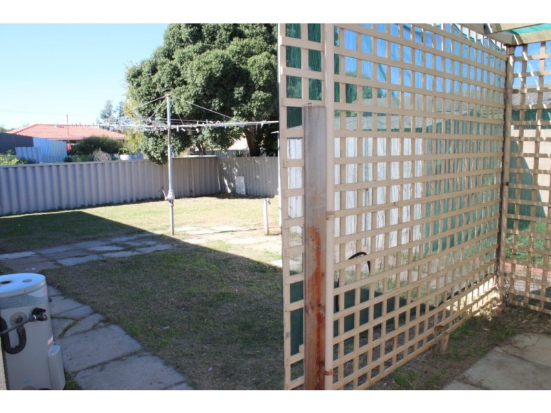 19 Maidstone Street, Mount Tarcoola WA 6530